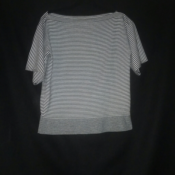 Top - Picture 2 of 4